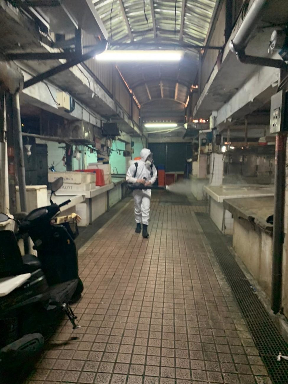 傳統市場消毒:處理攤位與排水溝