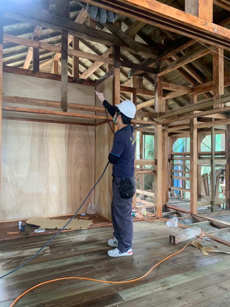 屏東老校長宿舍:處理木構牆體